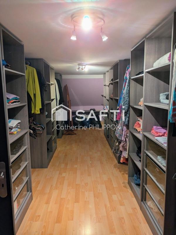 Maison - 285 m² - 10 pièces