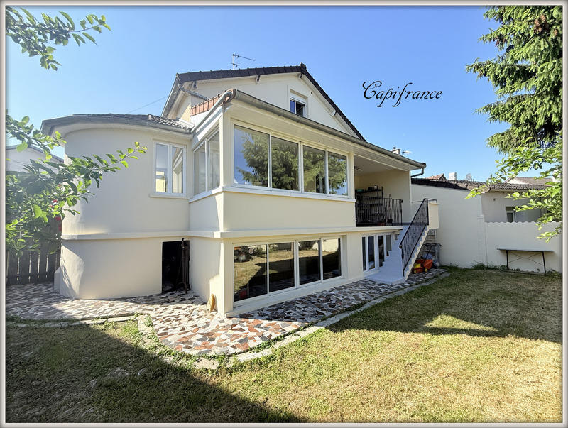 Maison - 185 m² - 8 pièces