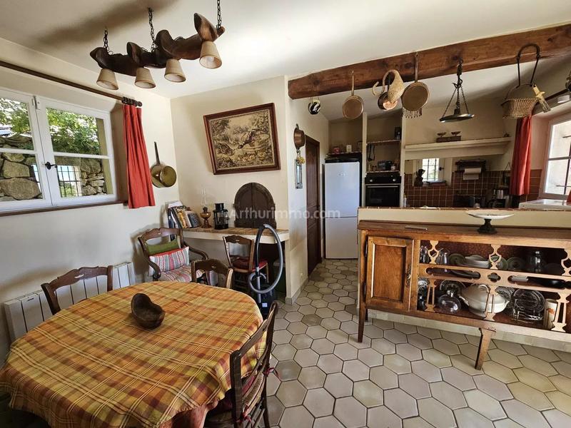 Maison - 261 m² - 7 pièces