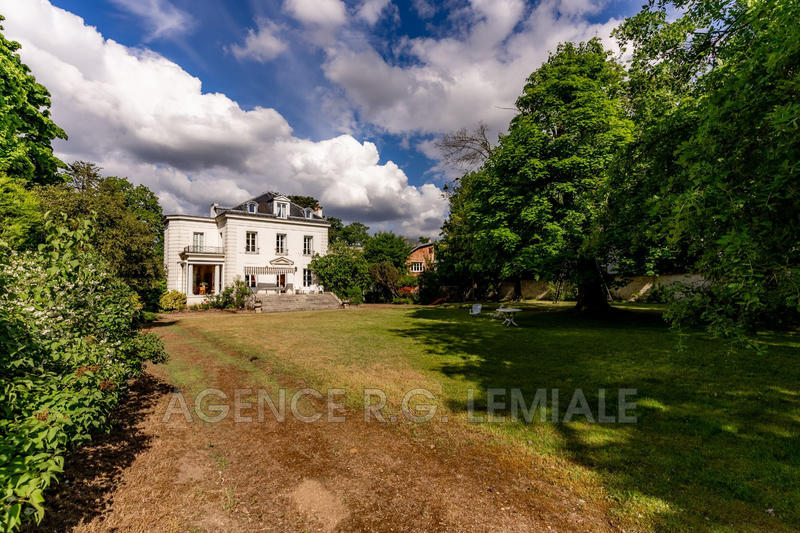 Maison - 300 m² - 12 pièces