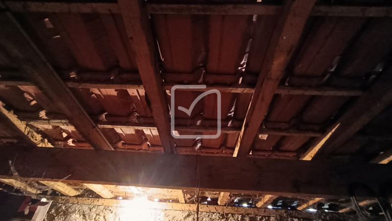 Maison - 234 m² - 8 pièces