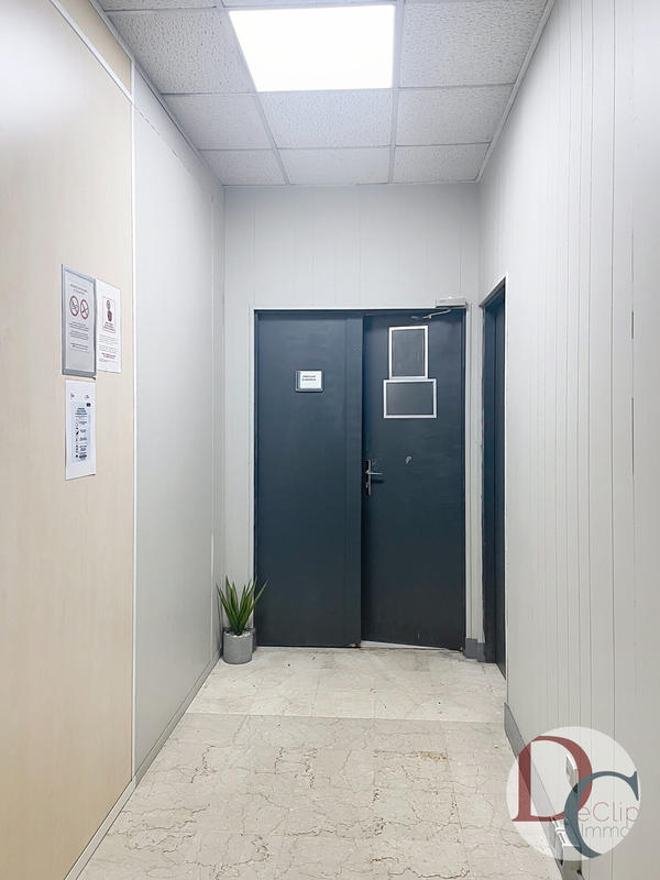 Local commercial - 210 m² - 9 pièces