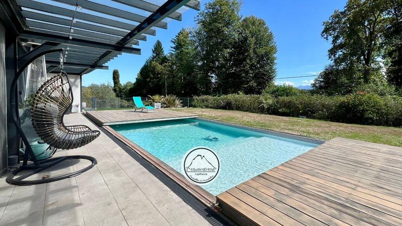 Maison - 212 m² - 6 pièces