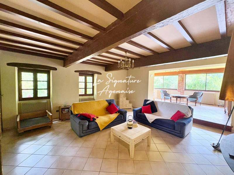 Maison - 231 m² - 7 pièces