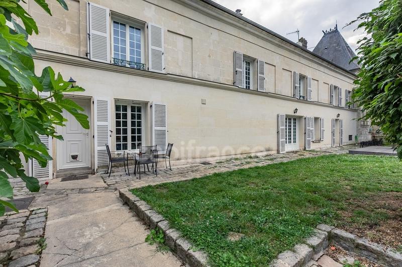 Maison - 250 m² - 7 pièces