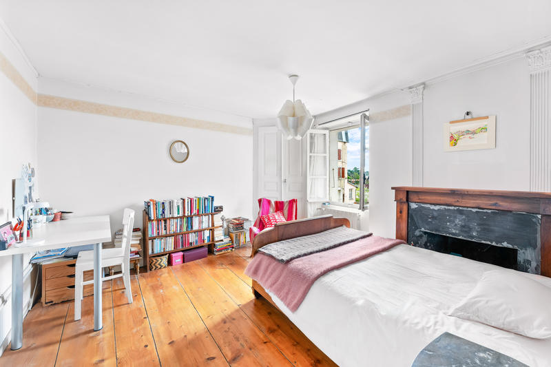 Maison - 243 m² - 10 pièces