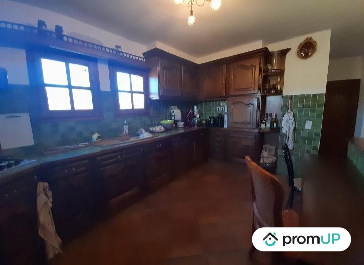 Villa - 220 m² - 8 pièces