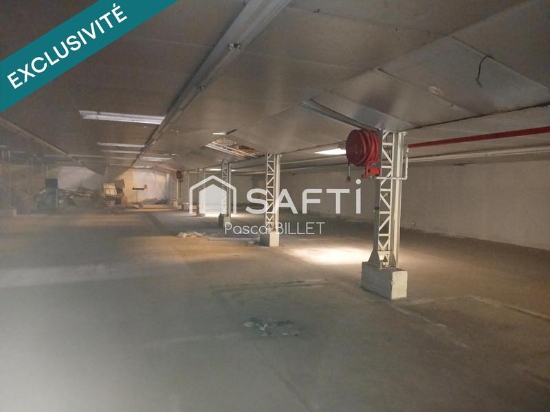 Local commercial - 750 m² - 1 pièce