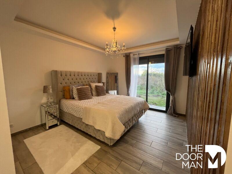 Demeure - 148 m² - 8 pièces