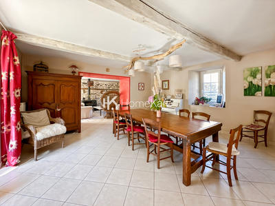 Maison - 300 m² - 9 pièces