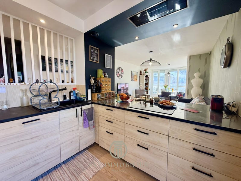 Appartement - 93 m² - 5 pièces