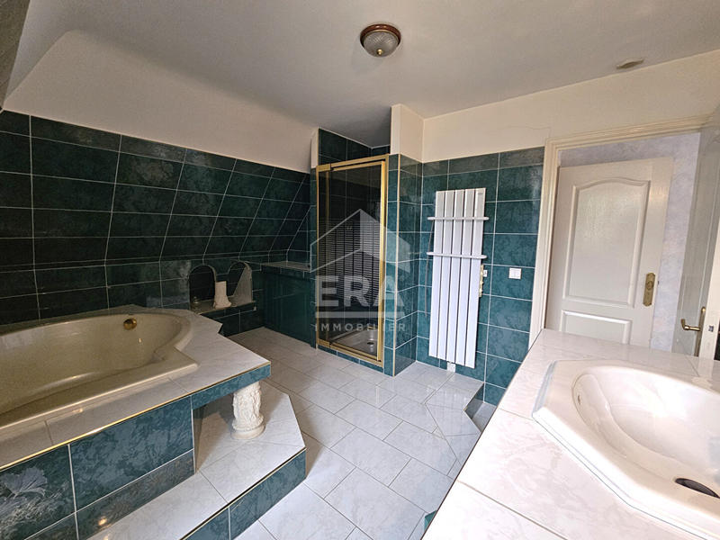 Maison - 196 m² - 5 pièces