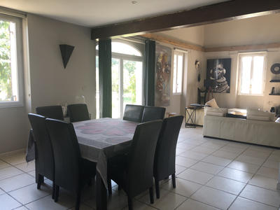 Propriété - 280 m² - 6 pièces
