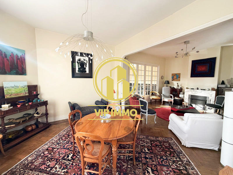 Villa - 224 m² - 14 pièces