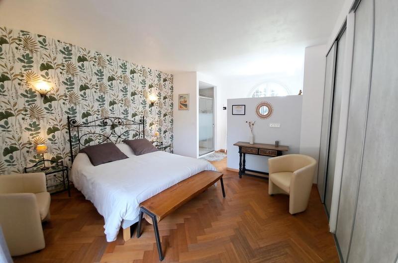 Propriété - 250 m² - 8 pièces