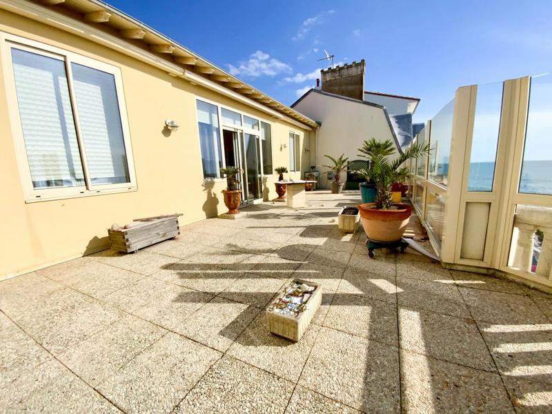 Maison - 265 m² - 12 pièces