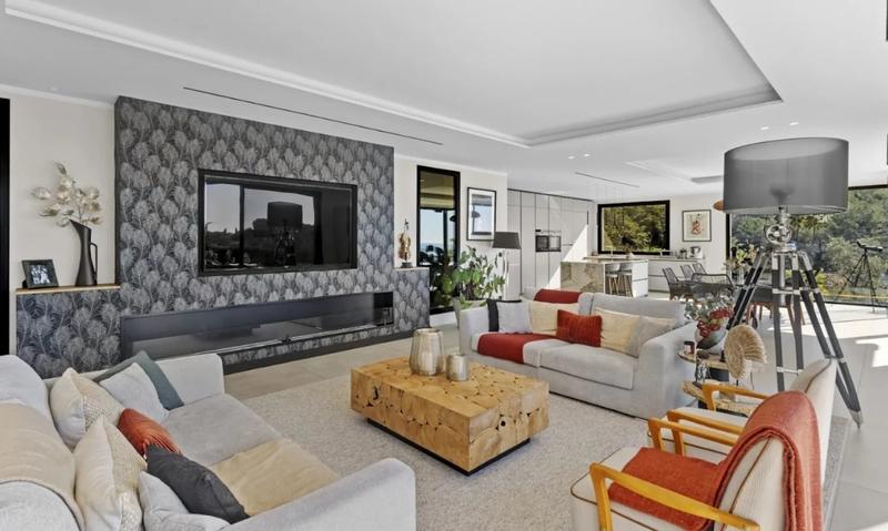 Maison - 435 m² - 8 pièces