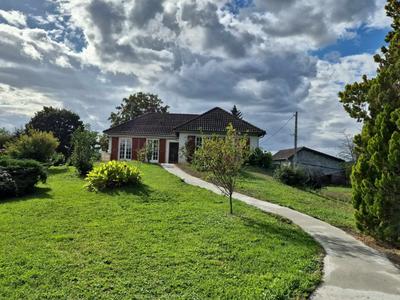 Maison - 90 m² - 5 pièces