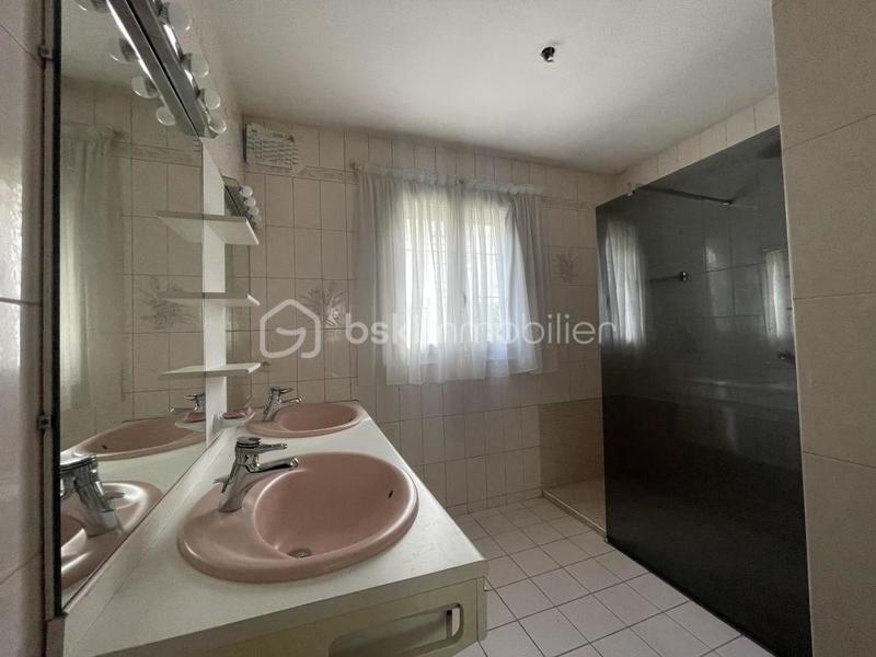 Maison traditionnelle - 169 m² - 7 pièces