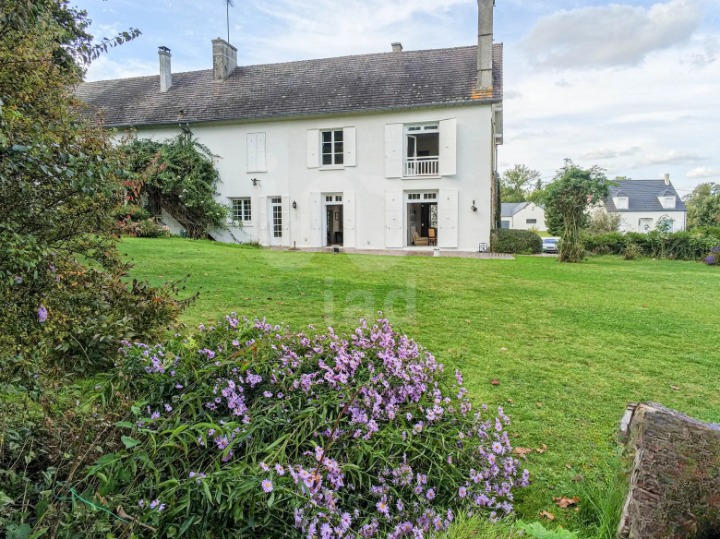 Maison - 200 m² - 6 pièces