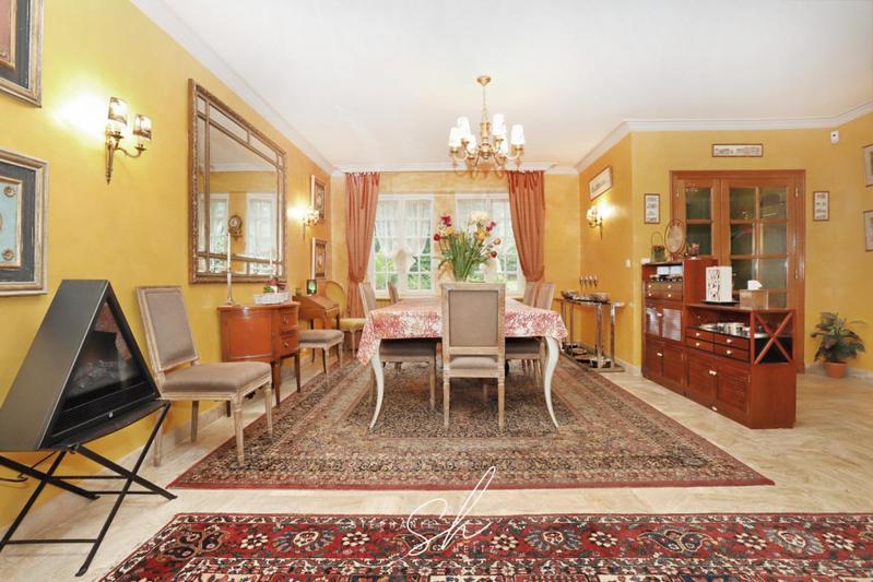 Maison - 380 m² - 14 pièces