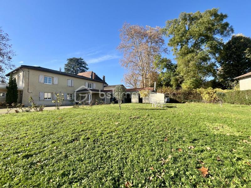 Maison - 201 m² - 7 pièces