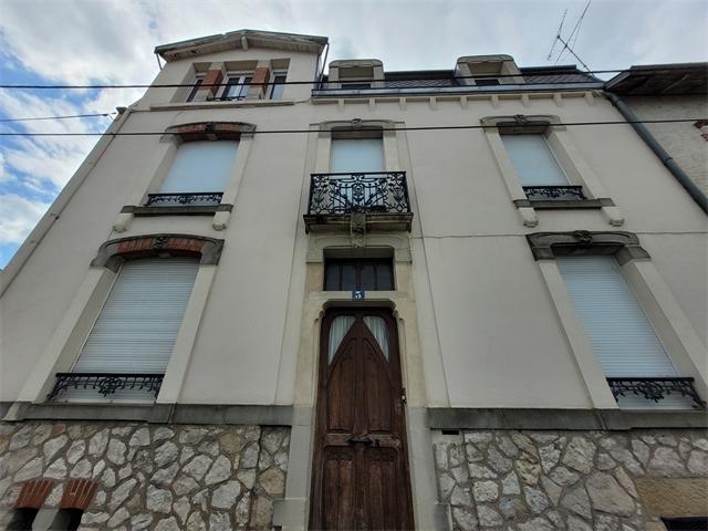 Maison - 228 m² - 11 pièces