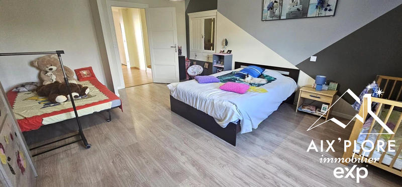 Maison - 220 m² - 5 pièces