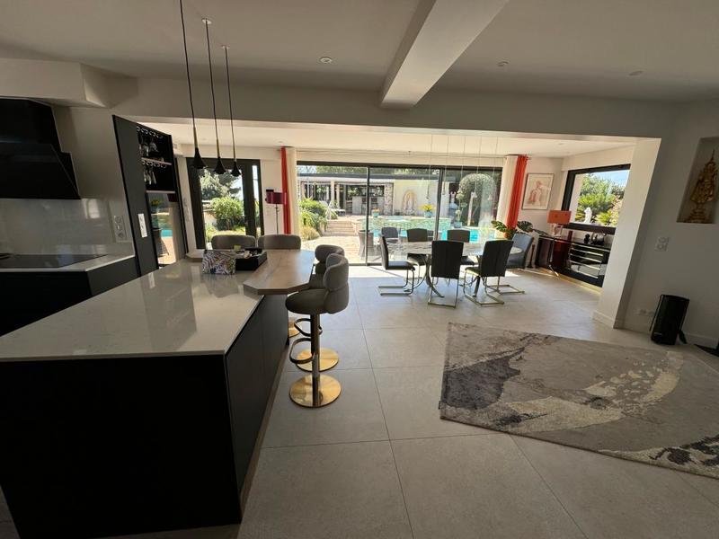 Villa - 358 m² - 10 pièces