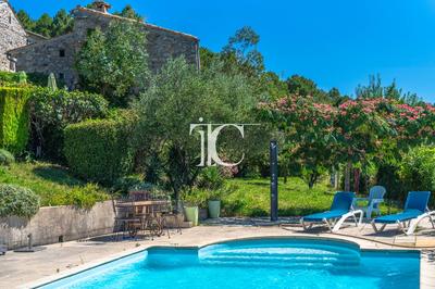 Propriété - 363 m² - 12 pièces