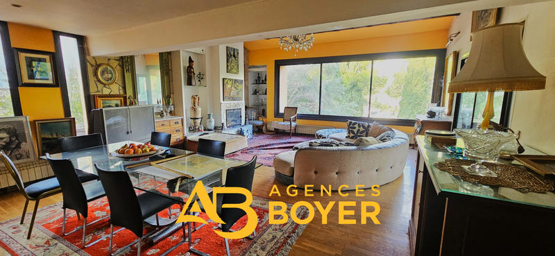 Maison - 304 m² - 8 pièces