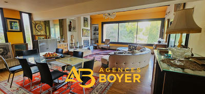 Maison - 304 m² - 8 pièces