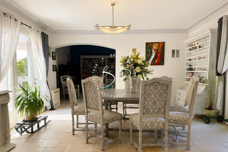 Maison - 192 m² - 8 pièces