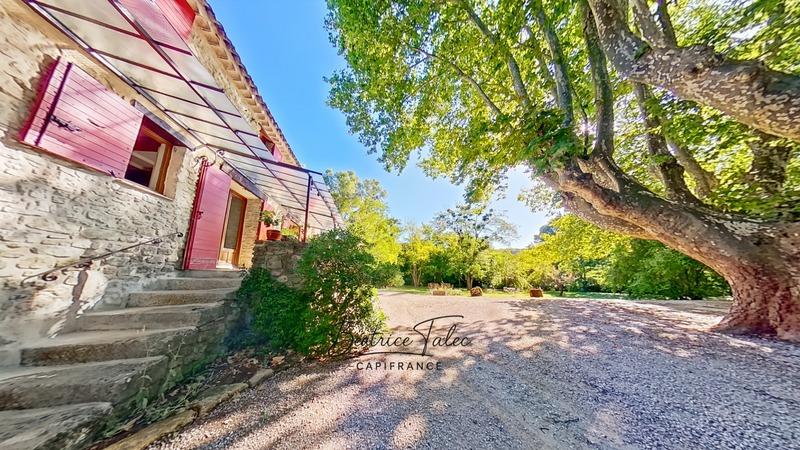 Maison - 390 m² - 16 pièces