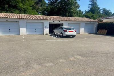 Parking / Garage - 18 m²