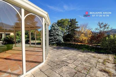 Maison - 305 m² - 9 pièces