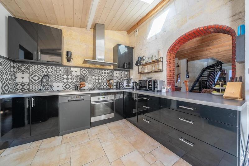 Maison - 202 m² - 5 pièces