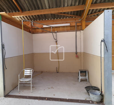 Propriété - 250 m² - 15 pièces