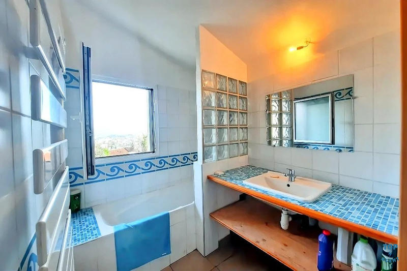 Maison - 208 m² - 5 pièces