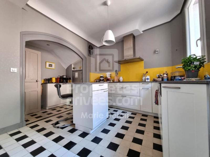 Demeure - 270 m² - 9 pièces