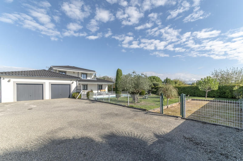 Maison - 166 m² - 7 pièces