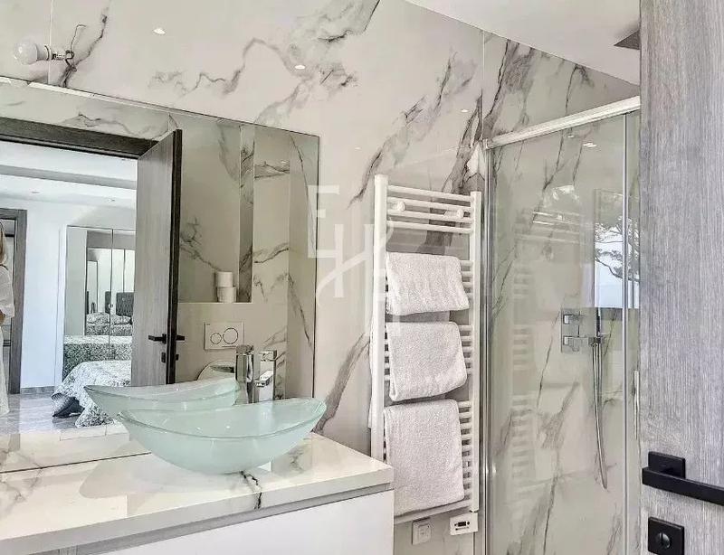 Maison - 389 m² - 8 pièces