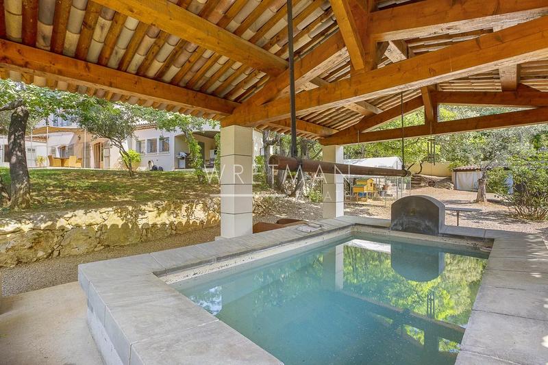 Villa - 436 m² - 5 pièces