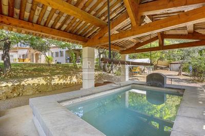 Villa - 436 m² - 5 pièces