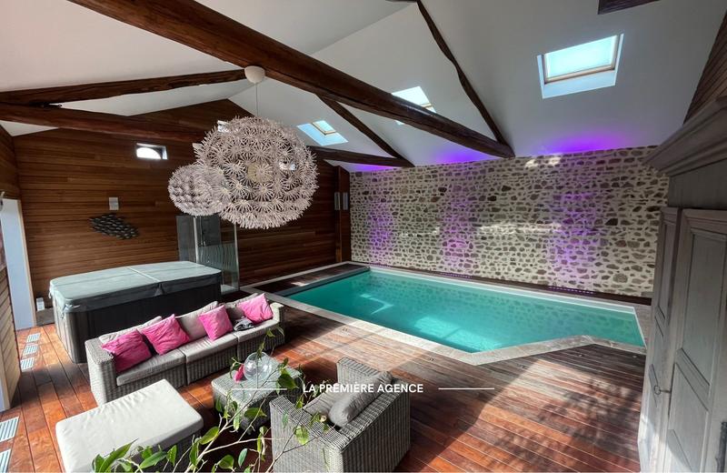 Maison - 320 m² - 9 pièces