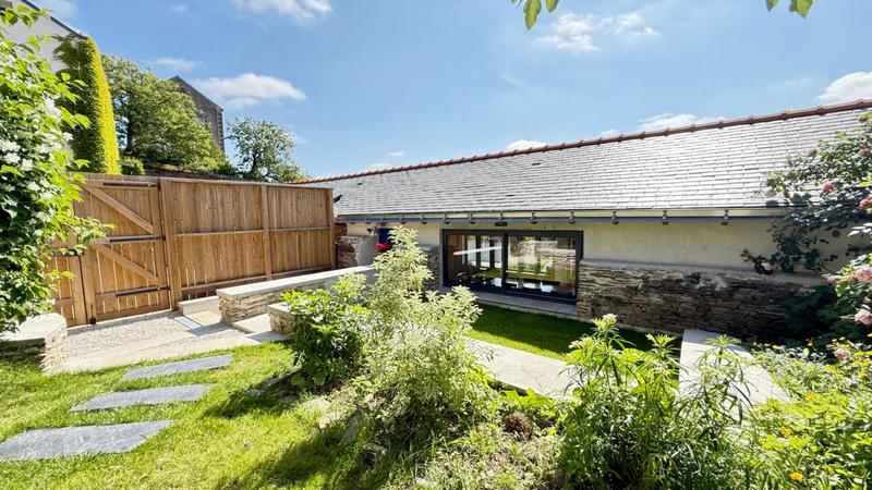 Maison - 209 m² - 9 pièces