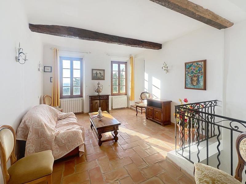 Maison - 360 m² - 8 pièces