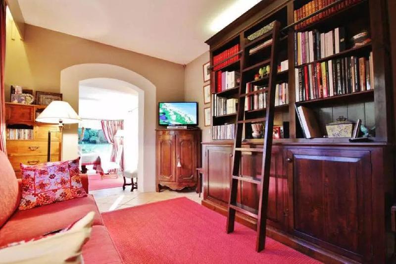 Villa - 300 m² - 7 pièces