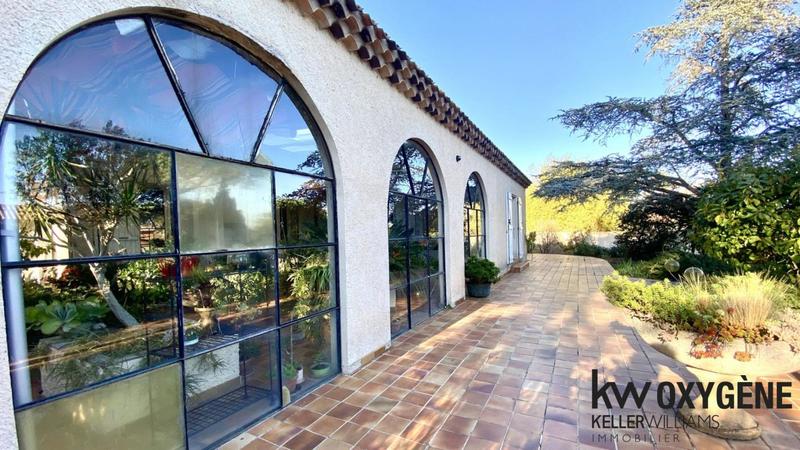 Maison traditionnelle - 236 m² - 8 pièces