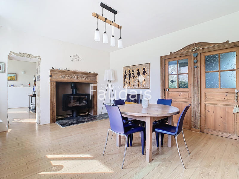 Maison - 415 m² - 16 pièces